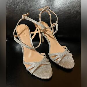 Badgley Mischka Jewel Shoes Silver Metallic Size 9